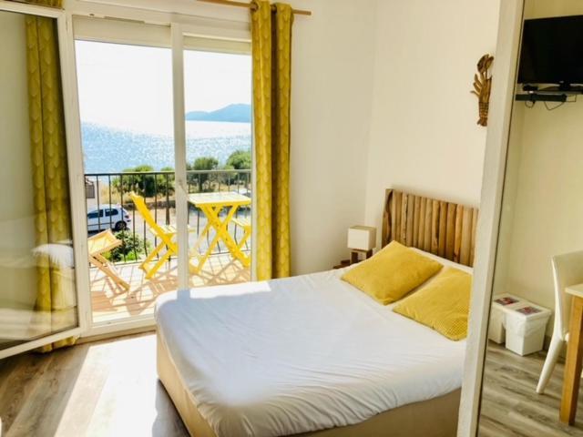Hotel Almanarre Plage - Hotel Eco-Responsable Face A La Mer イエール エクステリア 写真